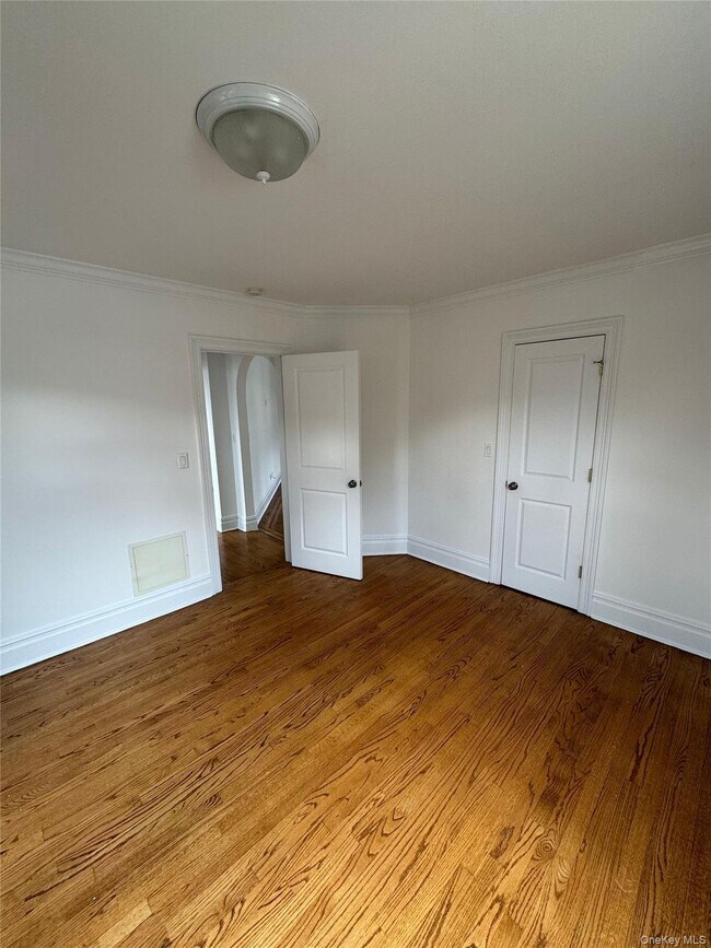 Building Photo - 10 Wright Pl