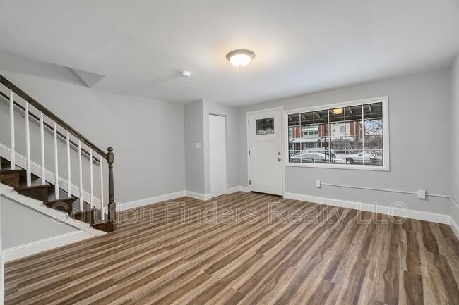 Building Photo - 2034 Kelmore Rd