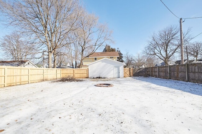 Building Photo - Lincoln