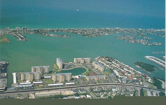 Building Photo - 4775 Cove Cir