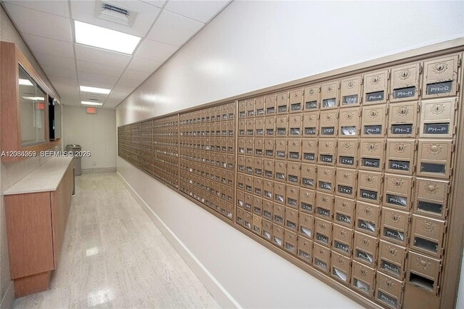 Building Photo - 2899 Collins Ave