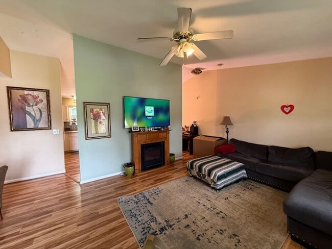 Building Photo - Comfort, Convenience, and Great Location!!