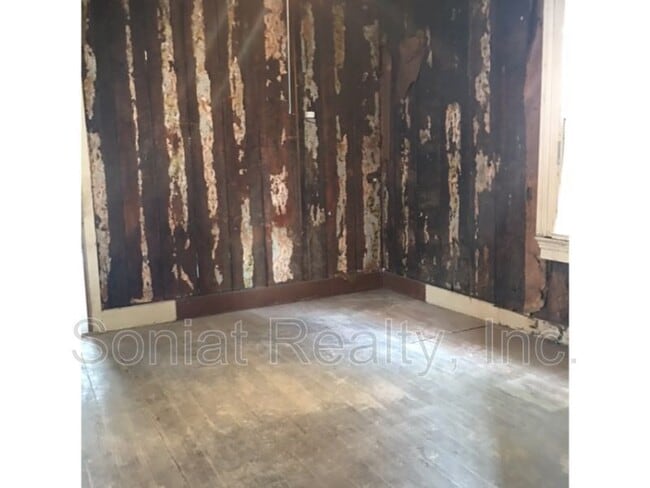 Building Photo - 1023 Clouet St