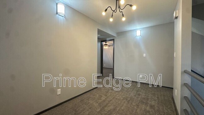 Building Photo - 1701 Ridgehaven Ct