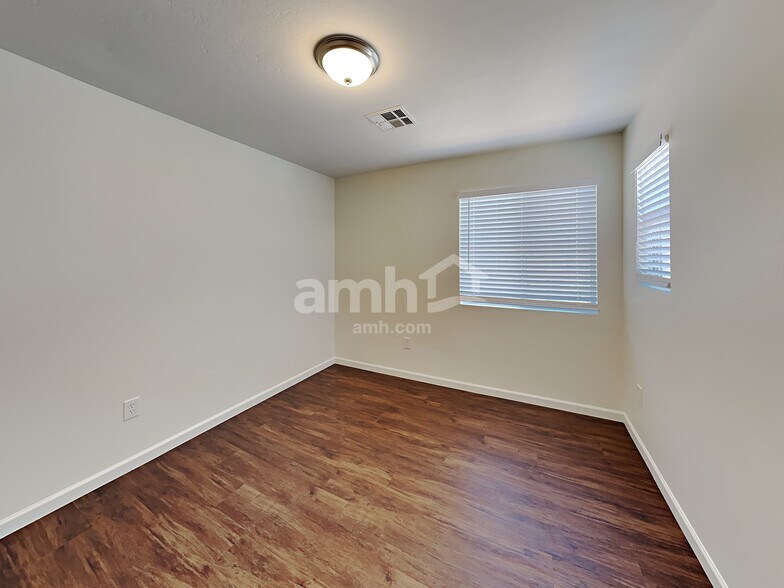 Building Photo - 8745 E Lindner Ave