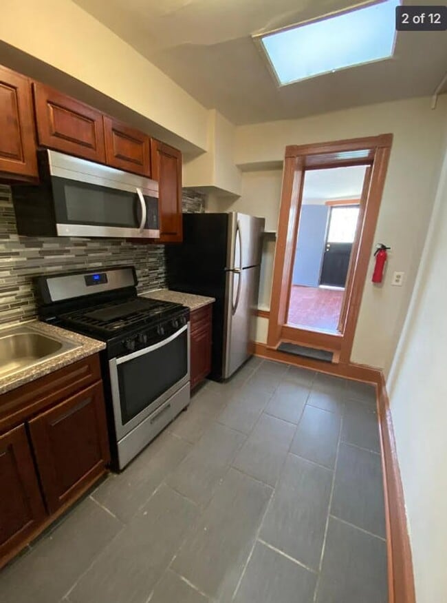 Building Photo - 5323 Catharine St
