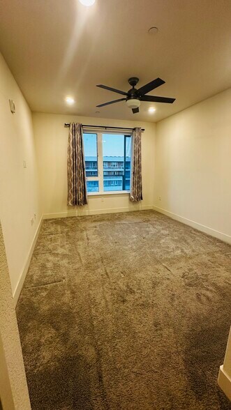 Building Photo - 5933 Sunstone Dr