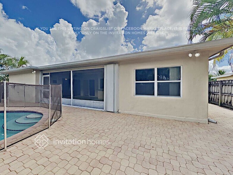 Building Photo - 1195 NW 92nd Ave