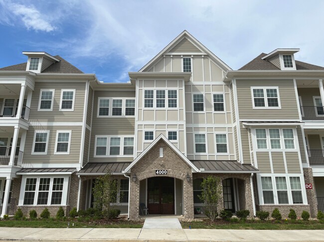 Building Photo - 4000 Shadow Green Dr