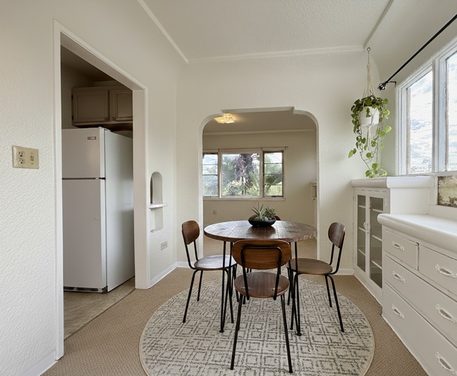 Building Photo - Cozy and Charming South Park One Bedroom Apartment Home!