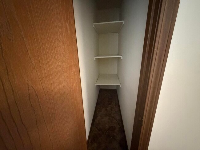 Building Photo - 2205 Warwick St