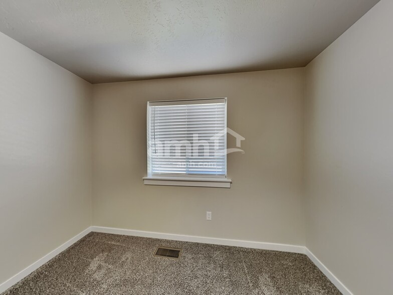 Building Photo - 676 N Keagan Way