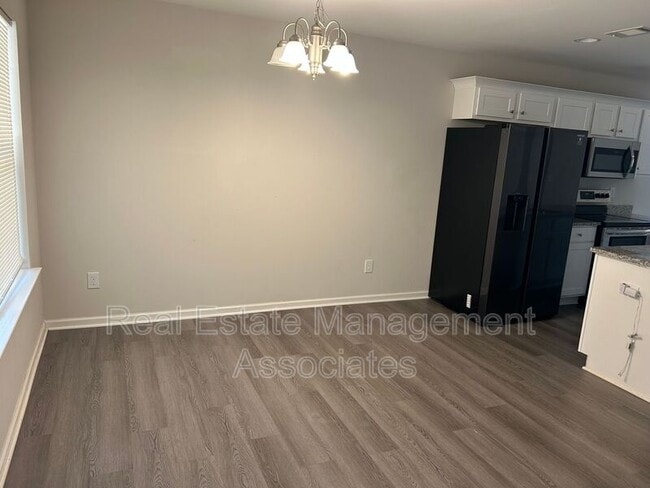 Building Photo - 156 Meadowbrooke Dr