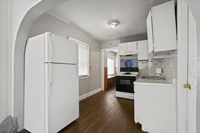 Building Photo - 2 Bed 1 Bath