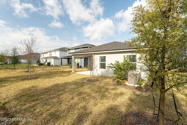 Building Photo - Like New Home