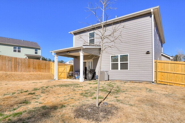 Building Photo - 4 Bedroom 3 Bathroom Two Story Home