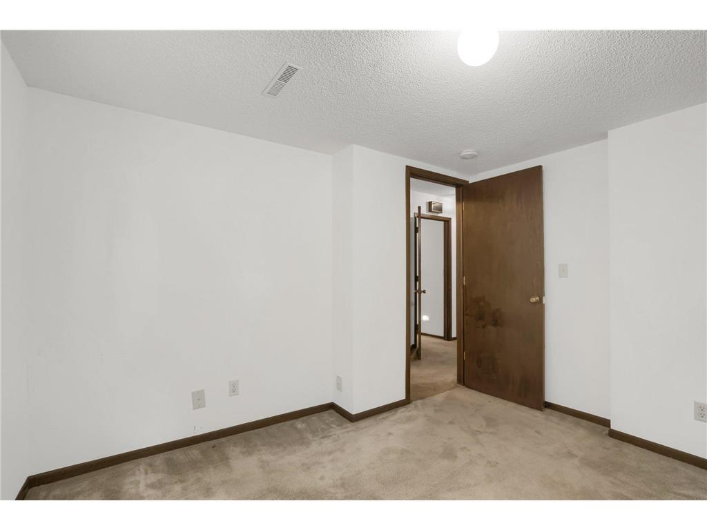 Building Photo - 9937 Deerwood Ln N