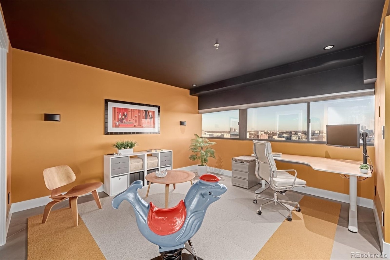 Building Photo - 100 Park Ave W