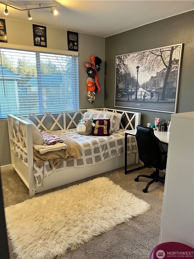 Building Photo - Gorgeous 4 bedroom house in Maple Valley