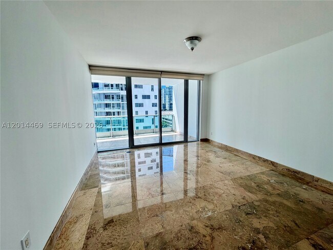 Building Photo - 1331 Brickell Bay Dr