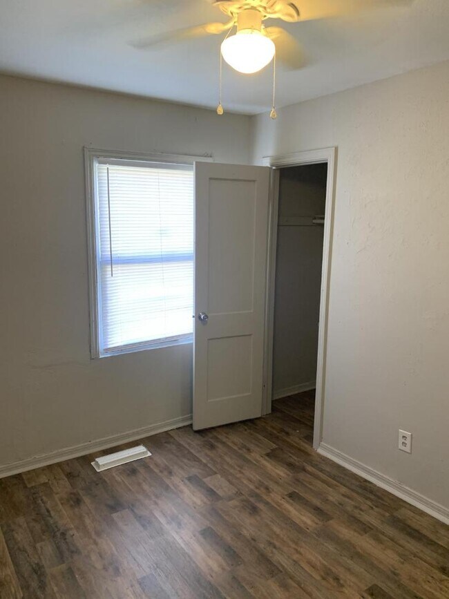 Building Photo - 405 E Rickenbacker Dr