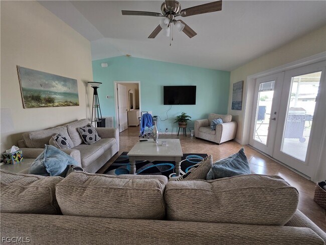 Building Photo - 3624 SW 1st Ave