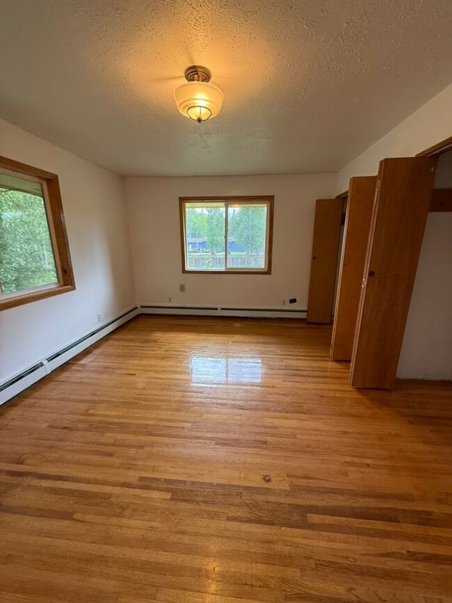 Building Photo - 4521 Lauesen Ave