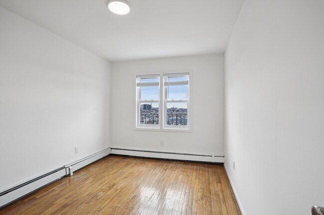 Building Photo - 342 Ogden Ave.