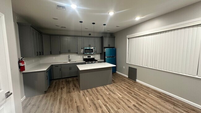 Building Photo - 275-277-277 16th Ave