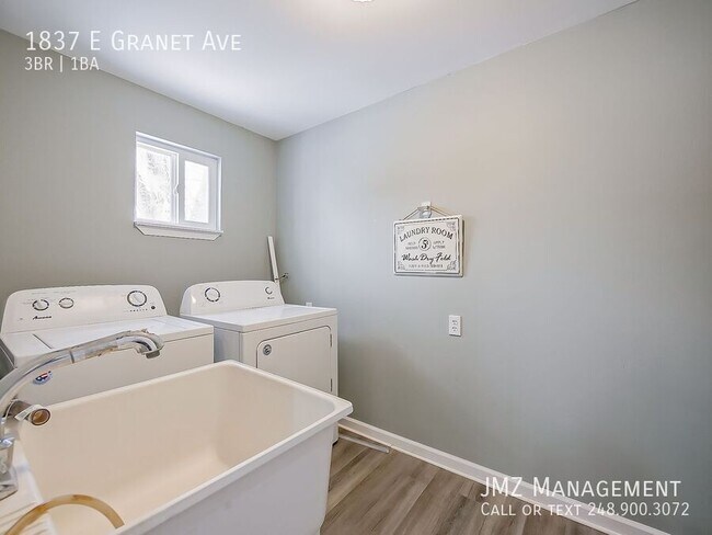 Building Photo - 1837 E Granet Ave