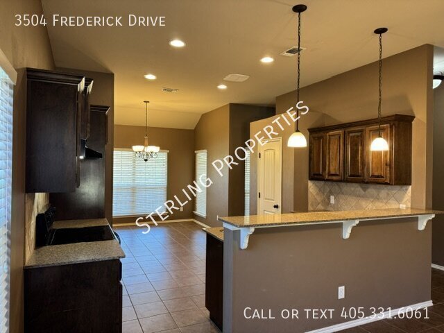 Building Photo - 3504 Frederick Dr