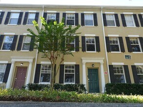 Building Photo - 1004 Waterside Dr