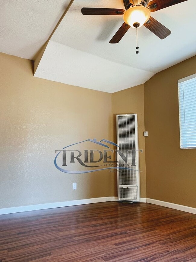 Building Photo - Cozy 2-bedroom 1 bath close to shopping an...
