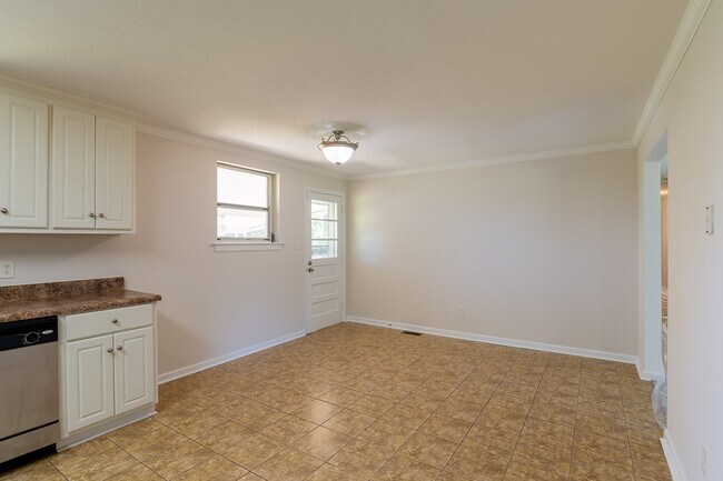Building Photo - 406 Williams St