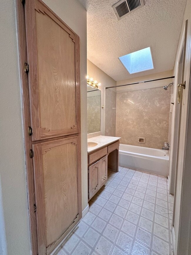 Building Photo - 6535 Tierra Prieta Ave NW