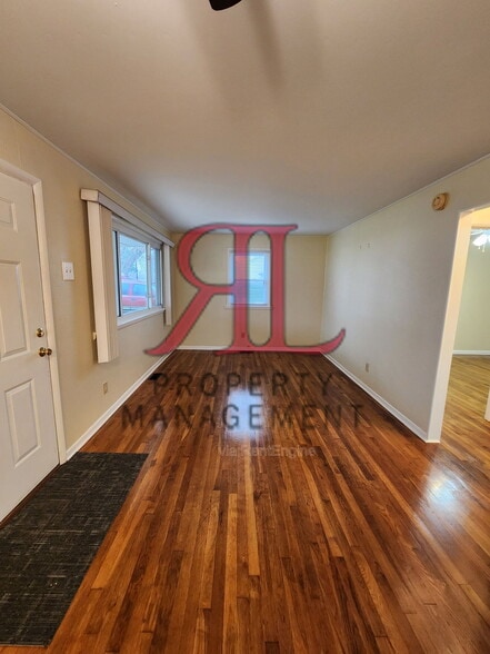 Building Photo - 2436 Charlemagne St