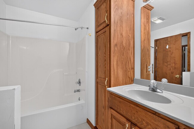 Building Photo - 133 Foxtail Dr