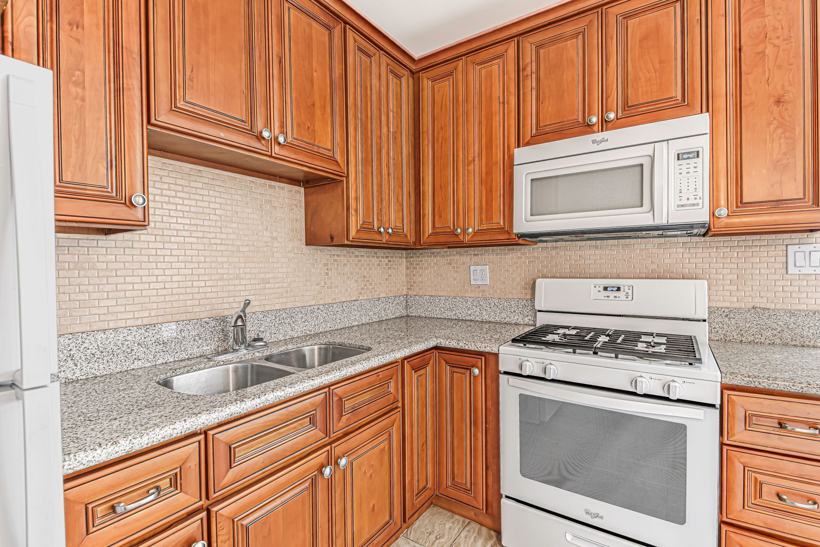 Building Photo - 1324 N Peterson Ave