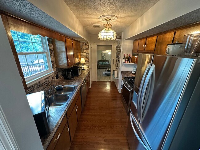 Building Photo - FULLY FURNISHED, SINGLE-FAMILY HOME IN NOR...