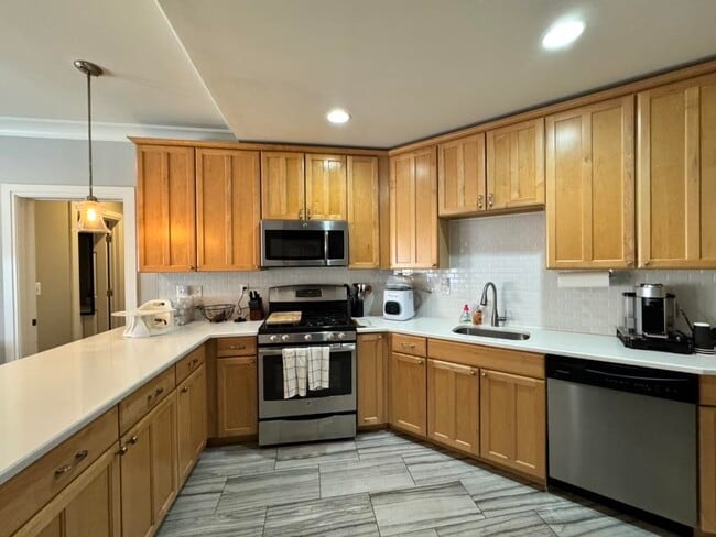 Building Photo - 531 Jefferson St