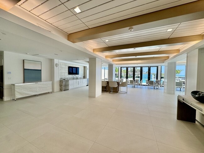 Building Photo - 4001 Gulf Shore Blvd N