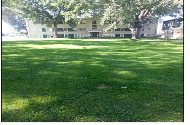 Building Photo - The Manor Apartments