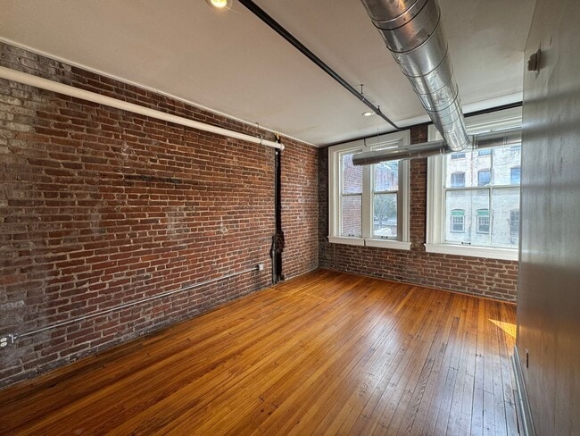 Building Photo - Penthouse above Benny's Pizza