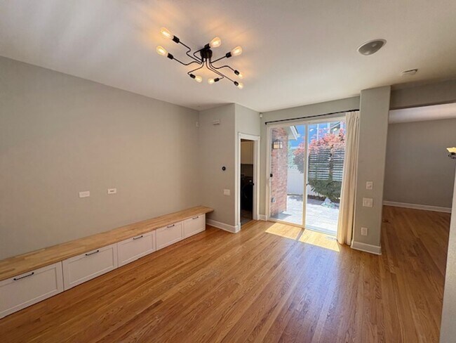 Building Photo - Wow - Lowry Stunner!  4 bed, 3.5 Bath, Fin...