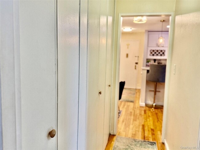 Building Photo - 100 Lincoln Ave