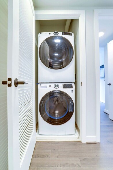 Building Photo - 1122 N Hudson St