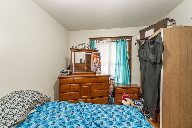 Building Photo - ? Spacious 3-Bedroom Home in Allentown – M...