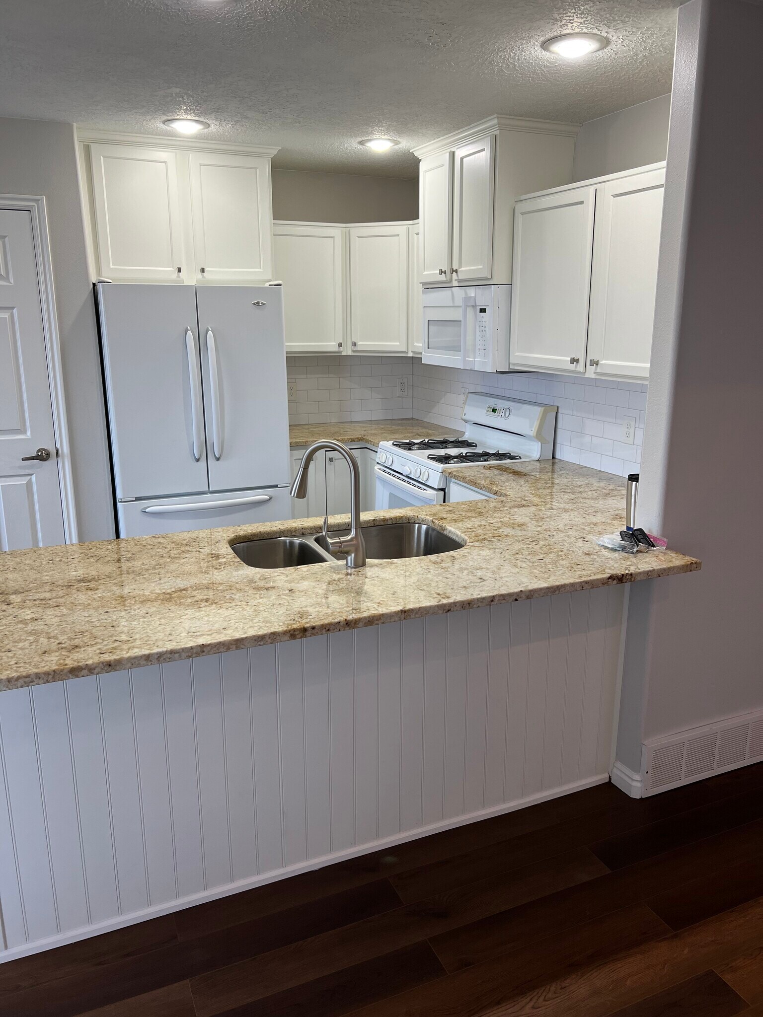 Building Photo - 1376 Alpine Way