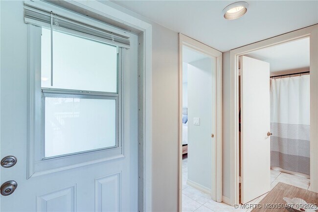 Building Photo - 5539 NE Gulfstream Way