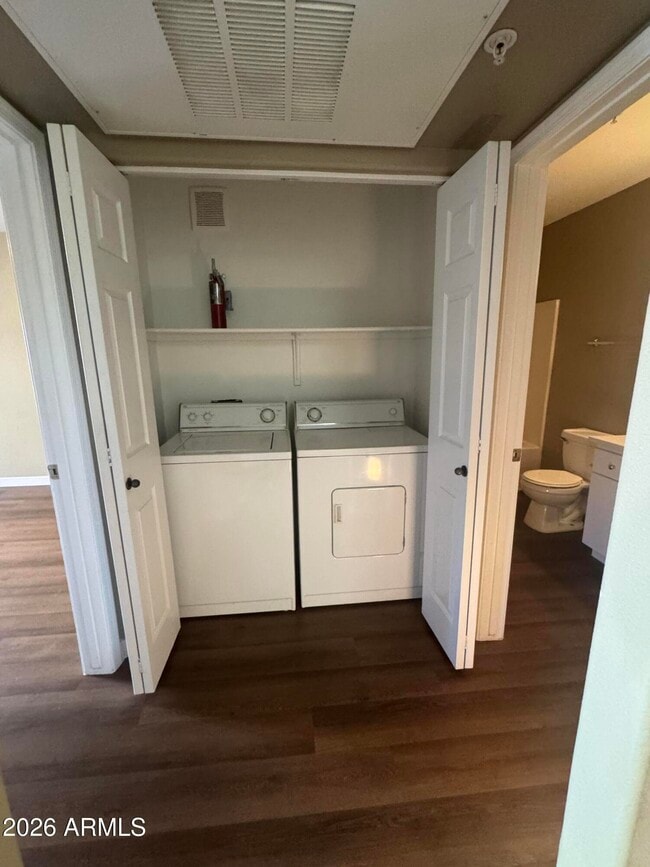 Building Photo - 1295 N Ash St